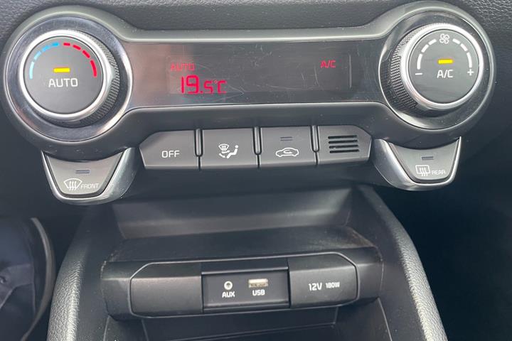 Rød Kia Rio fra 2019