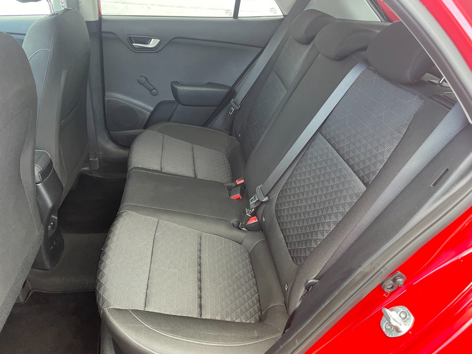 Rød Kia Rio fra 2019
