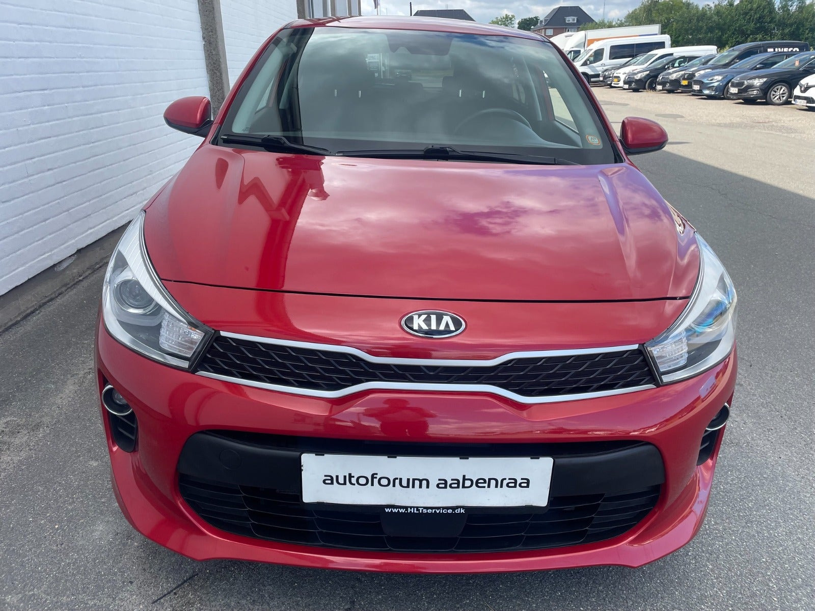 Rød Kia Rio fra 2019