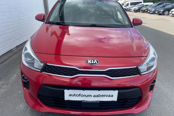 Rød Kia Rio fra 2019