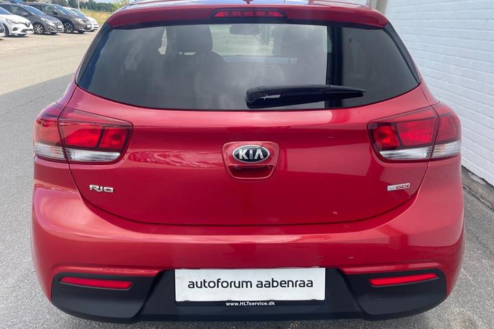 Rød Kia Rio fra 2019