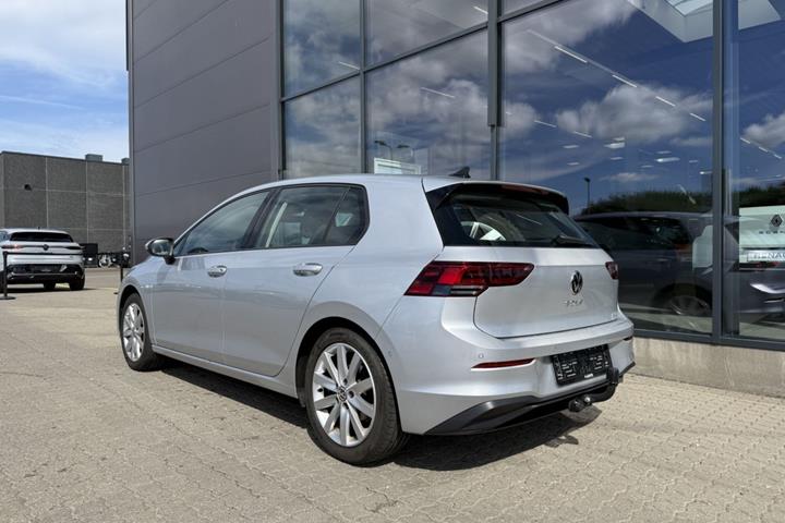Sølv VW Golf VIII fra 2021