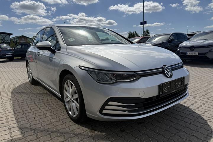 Sølv VW Golf VIII fra 2021