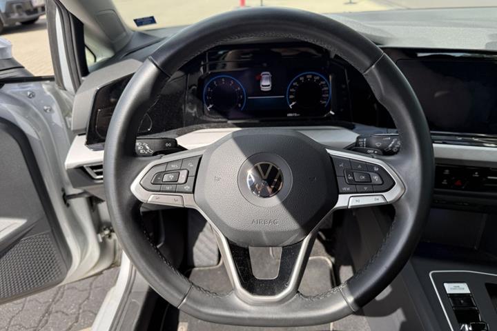 Sølv VW Golf VIII fra 2021
