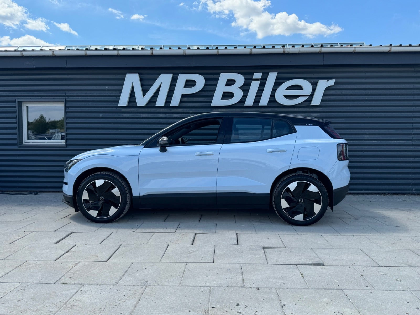 Blå Volvo EX30 fra 2025