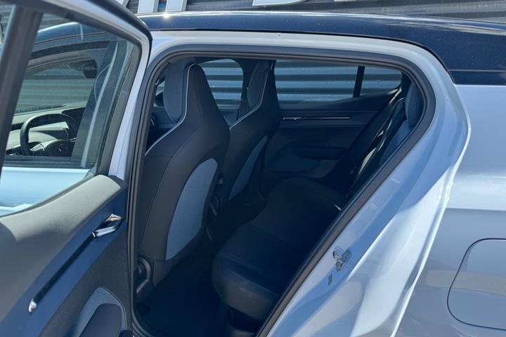 Blå Volvo EX30 fra 2025