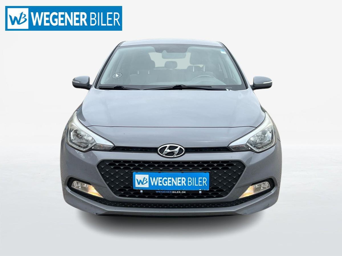 Grå Hyundai i20 fra 2016