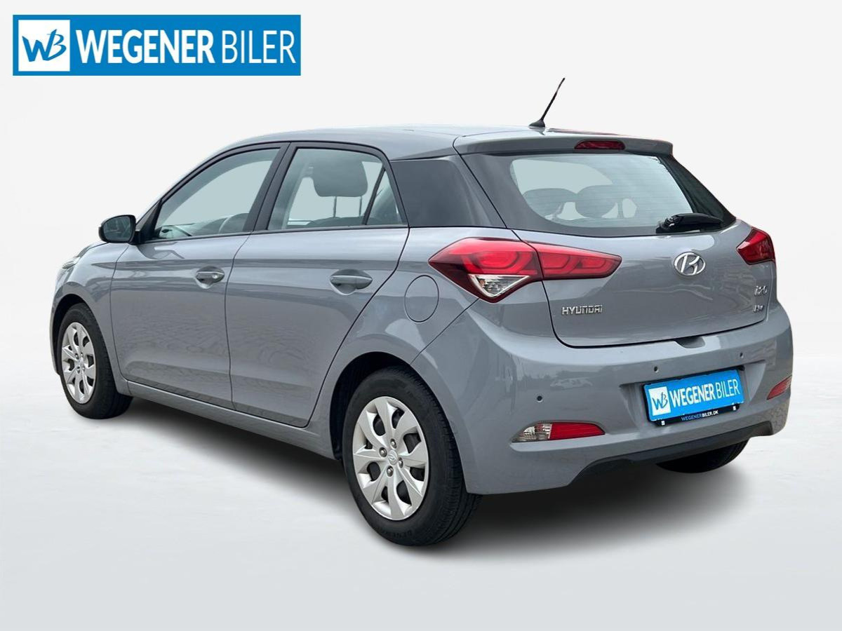 Grå Hyundai i20 fra 2016