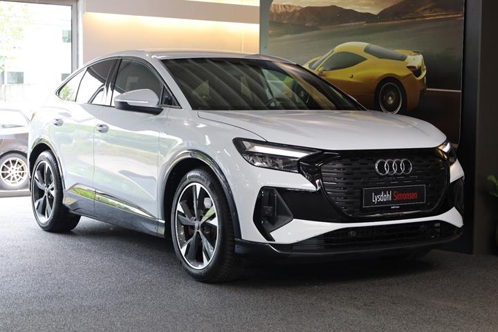 Hvid Audi Q4 e-tron fra 2023