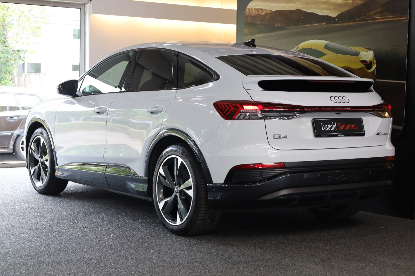 Hvid Audi Q4 e-tron fra 2023