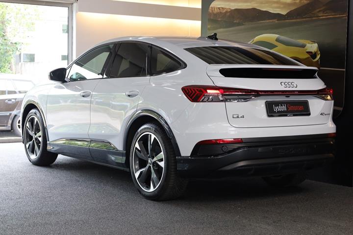 Hvid Audi Q4 e-tron fra 2023