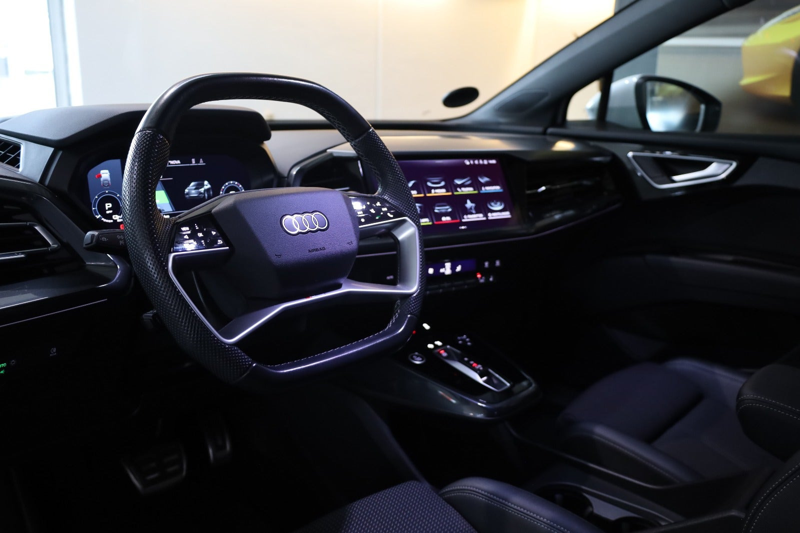 Hvid Audi Q4 e-tron fra 2023