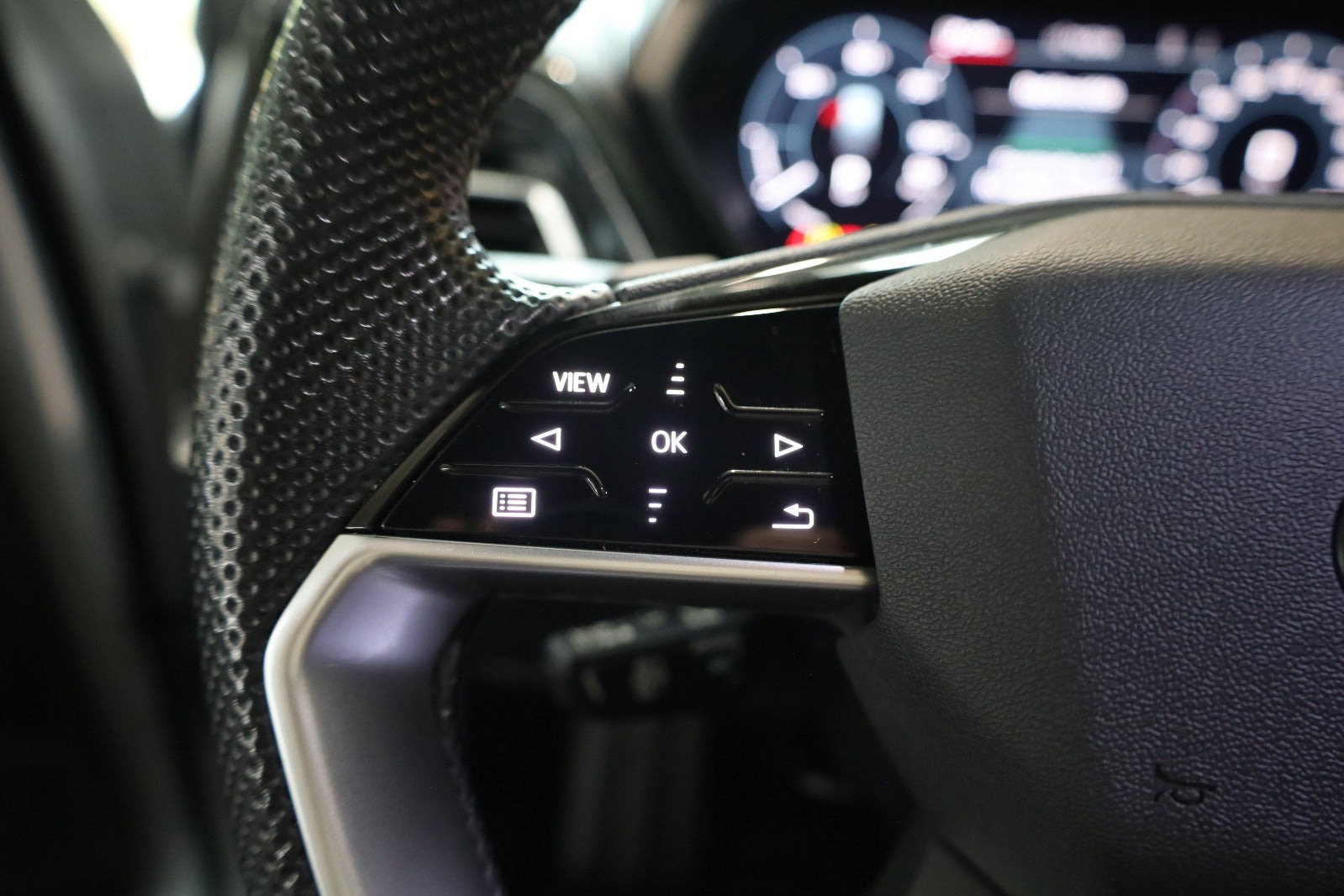 Hvid Audi Q4 e-tron fra 2023