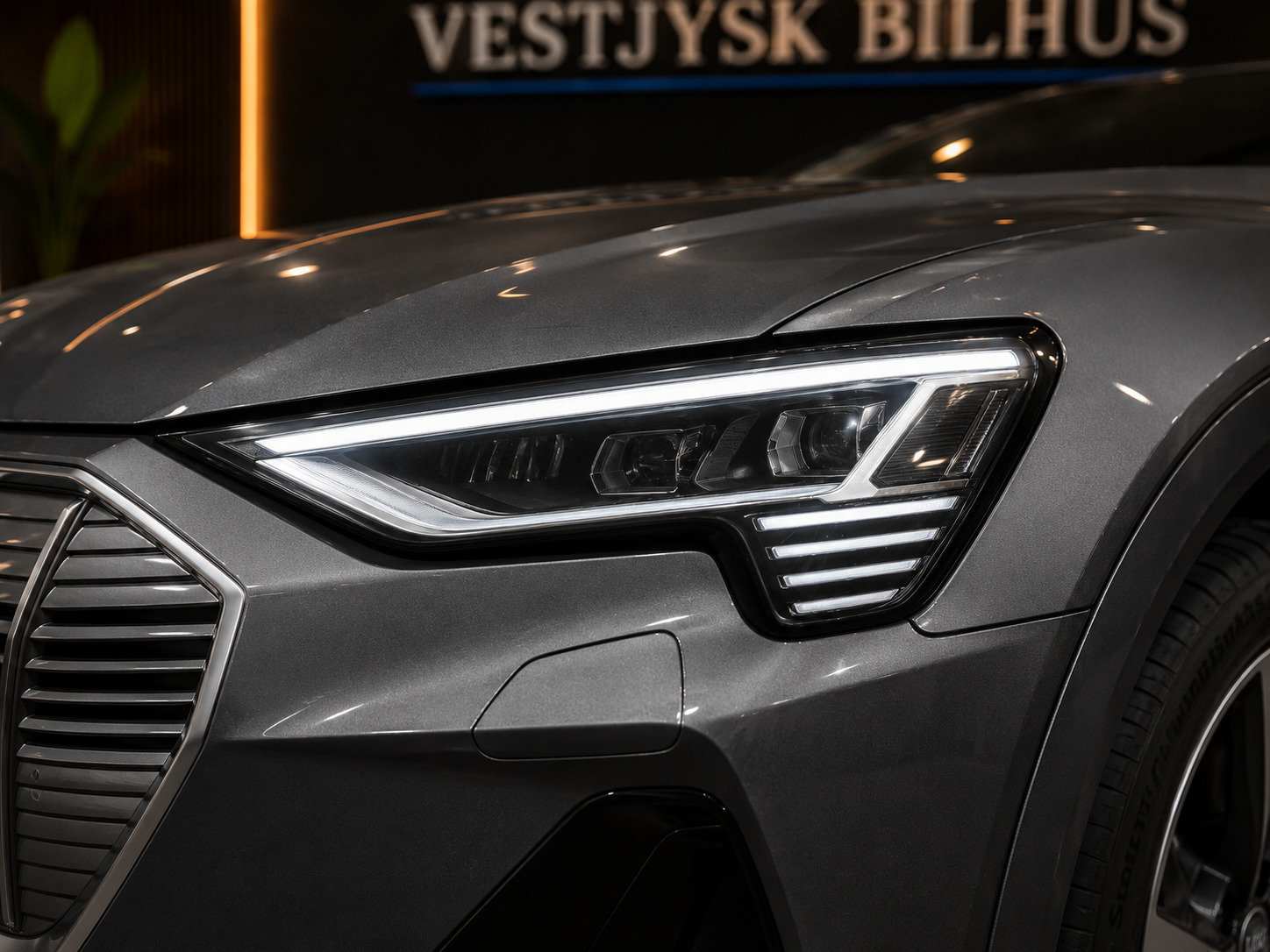 Grå Audi e-tron fra 2020