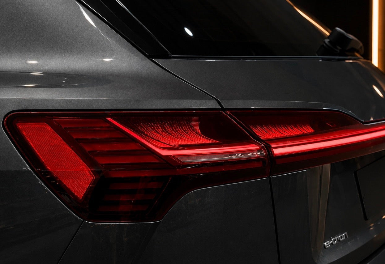 Grå Audi e-tron fra 2020
