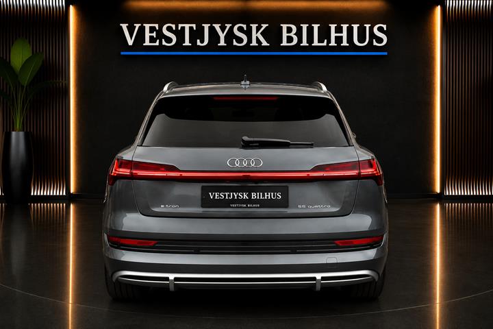 Grå Audi e-tron fra 2020