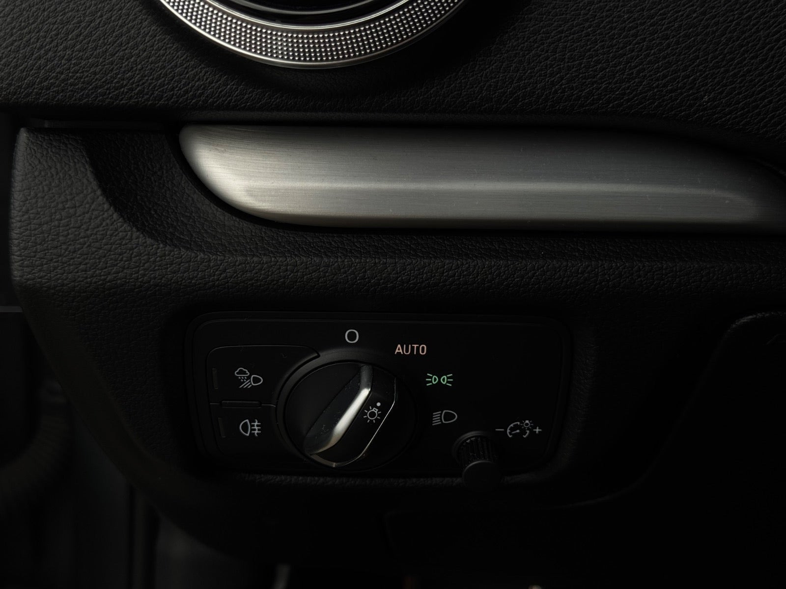 Grå Audi A3 fra 2019