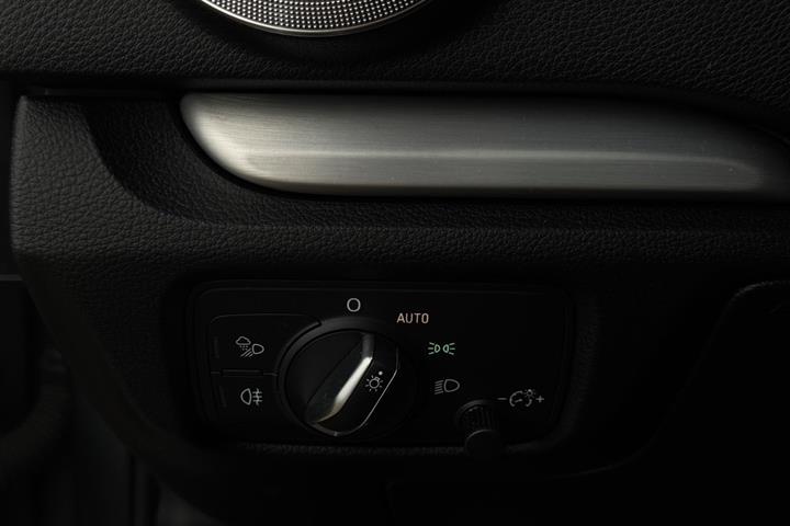 Grå Audi A3 fra 2019