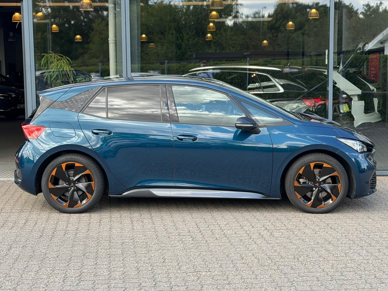 Blå Cupra Born fra 2024
