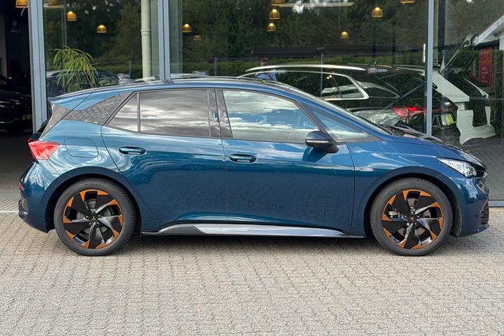 Blå Cupra Born fra 2024