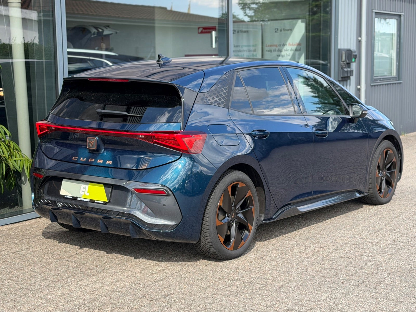 Blå Cupra Born fra 2024