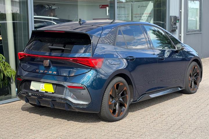 Blå Cupra Born fra 2024