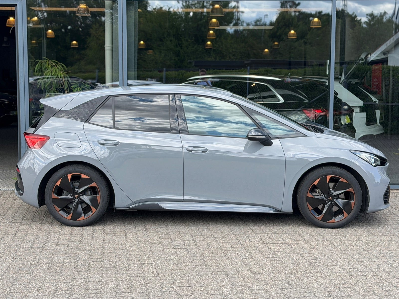 Grå Cupra Born fra 2024