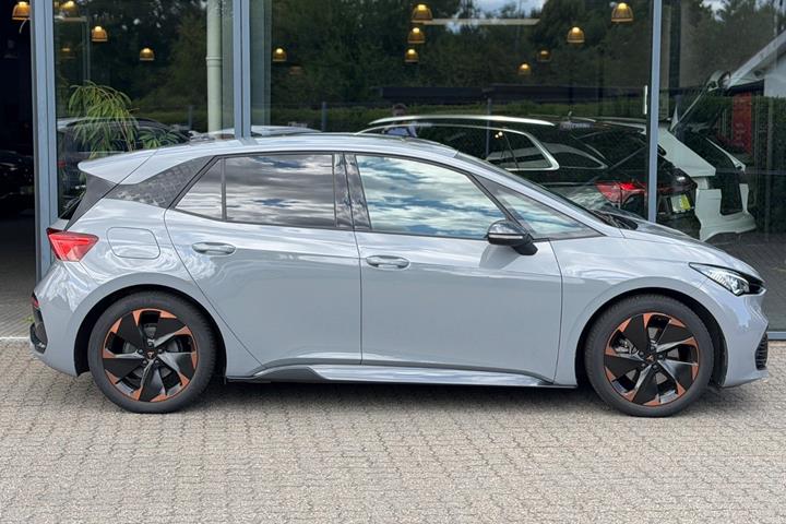 Grå Cupra Born fra 2024