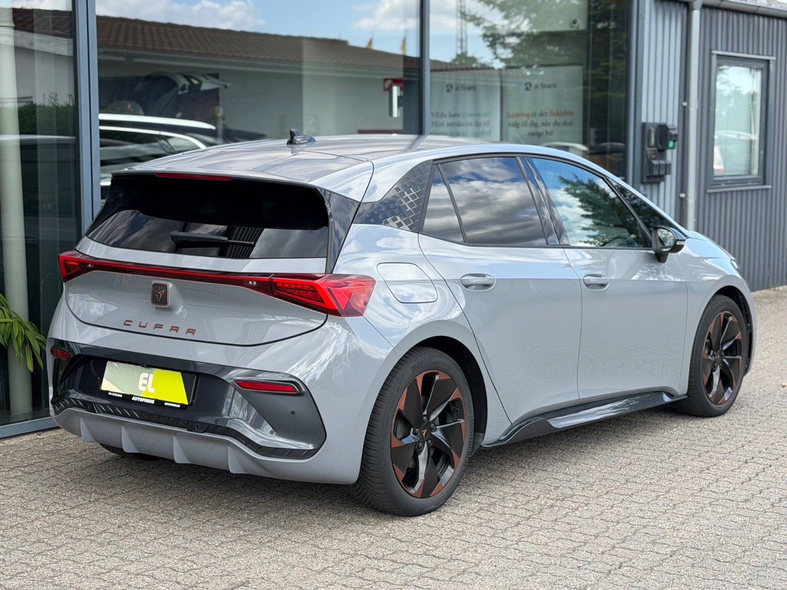 Grå Cupra Born fra 2024