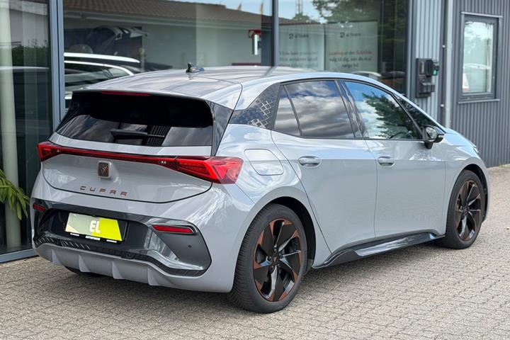 Grå Cupra Born fra 2024