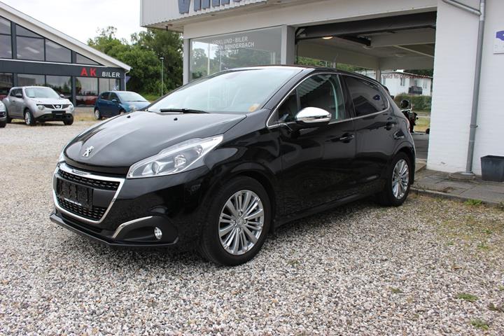 Sort Peugeot 208 fra 2019 set udefra
