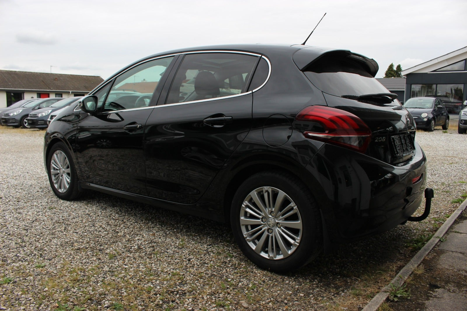 Sort Peugeot 208 fra 2019