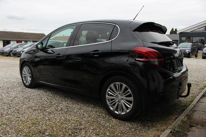 Sort Peugeot 208 fra 2019