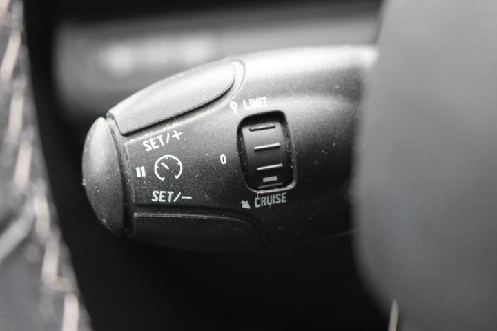 Sort Peugeot 208 fra 2019