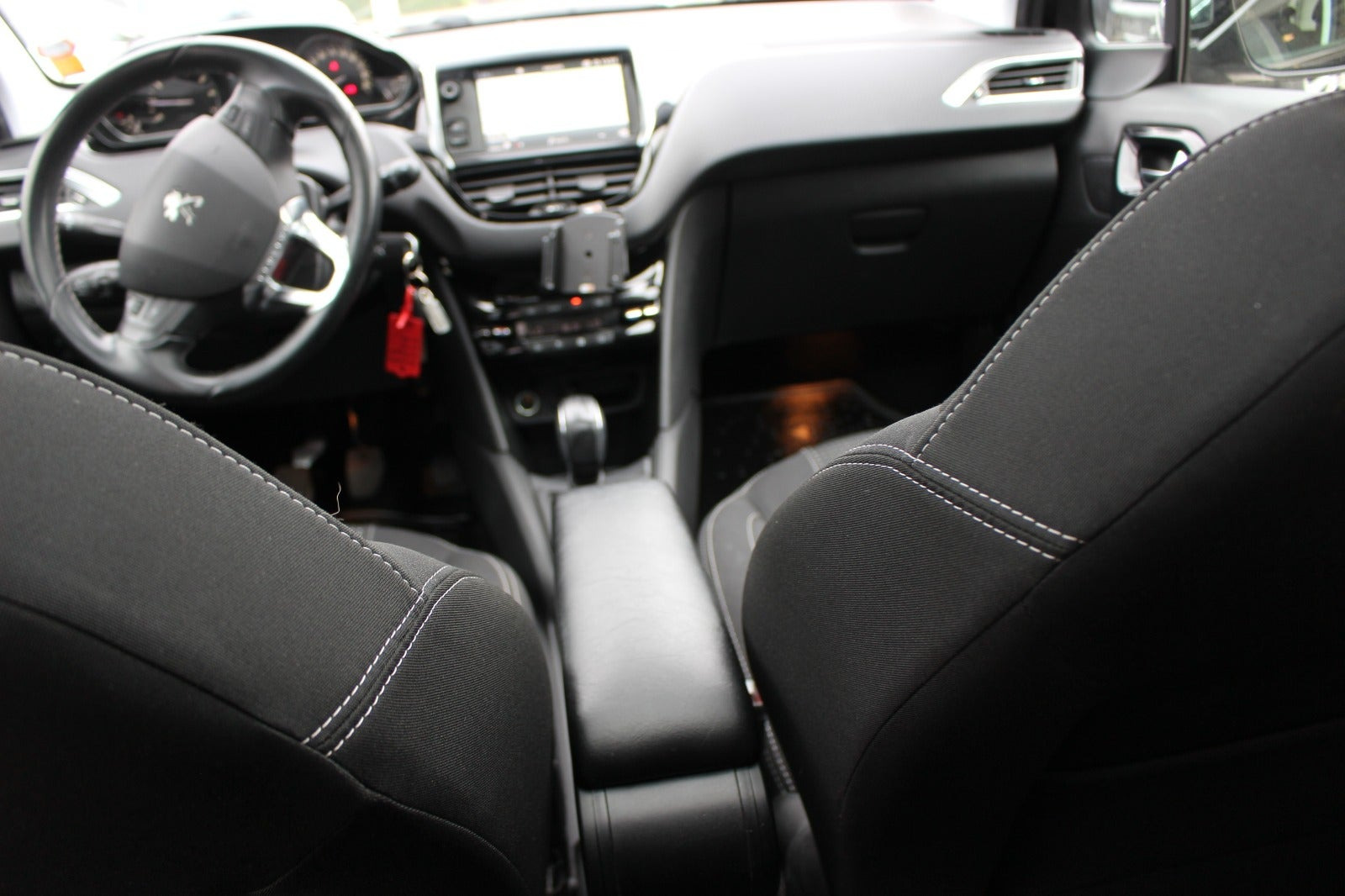 Sort Peugeot 208 fra 2019