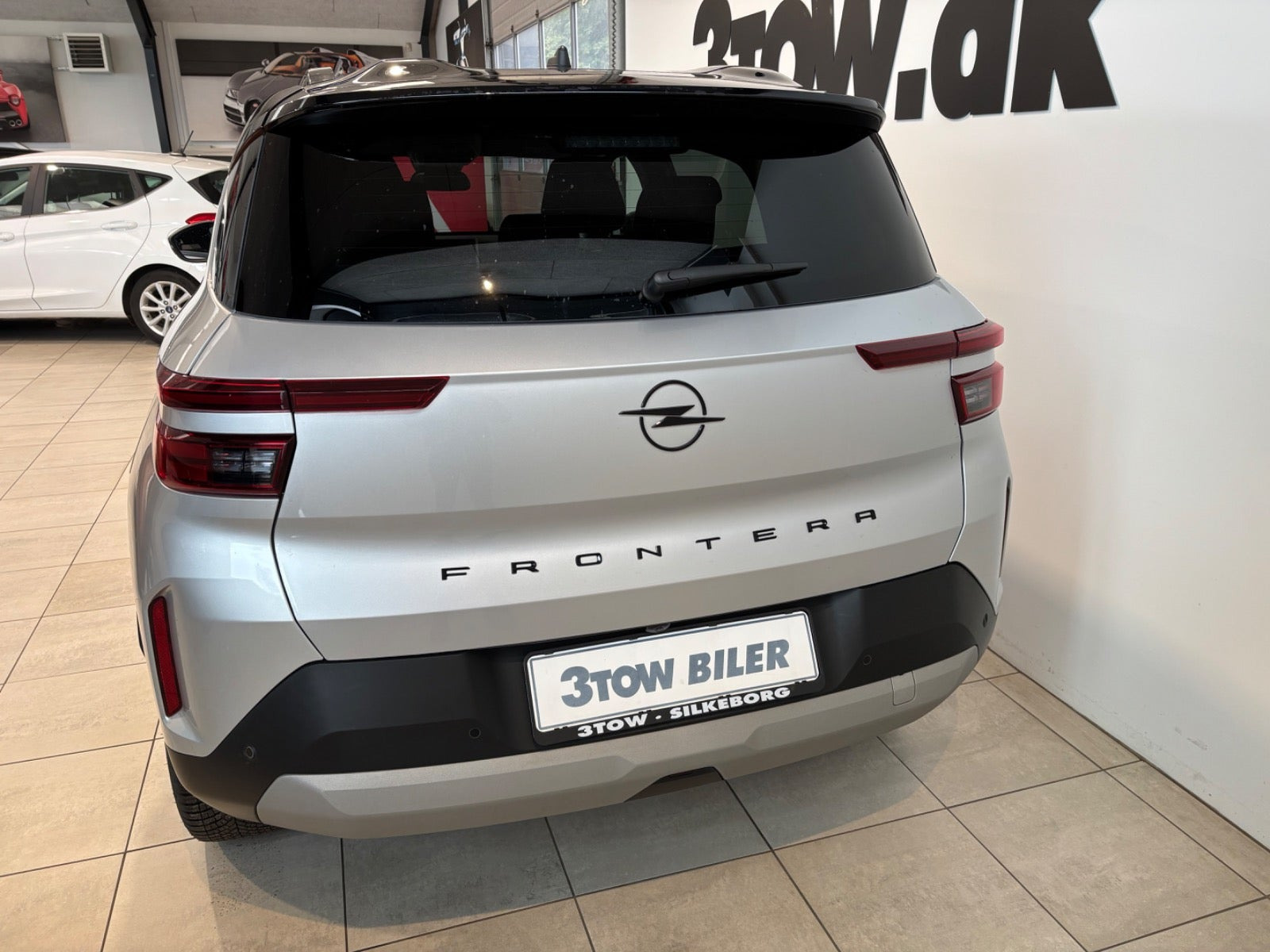 Sølv Opel Frontera fra 2025