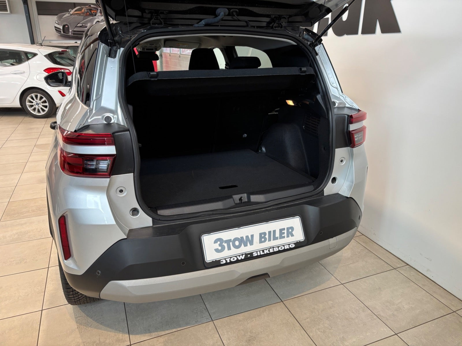 Sølv Opel Frontera fra 2025
