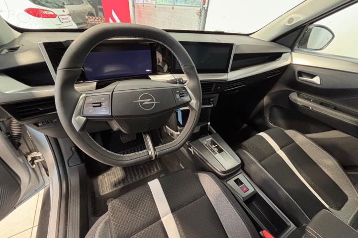 Orange Opel Frontera fra 2025