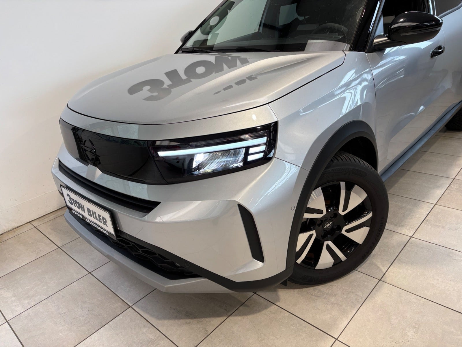 Sølv Opel Frontera fra 2025