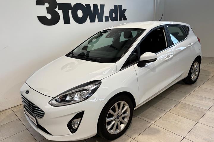 Hvid Ford Fiesta fra 2020 set udefra
