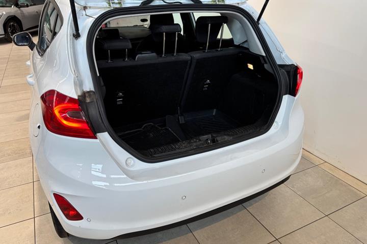 Hvid Ford Fiesta fra 2020