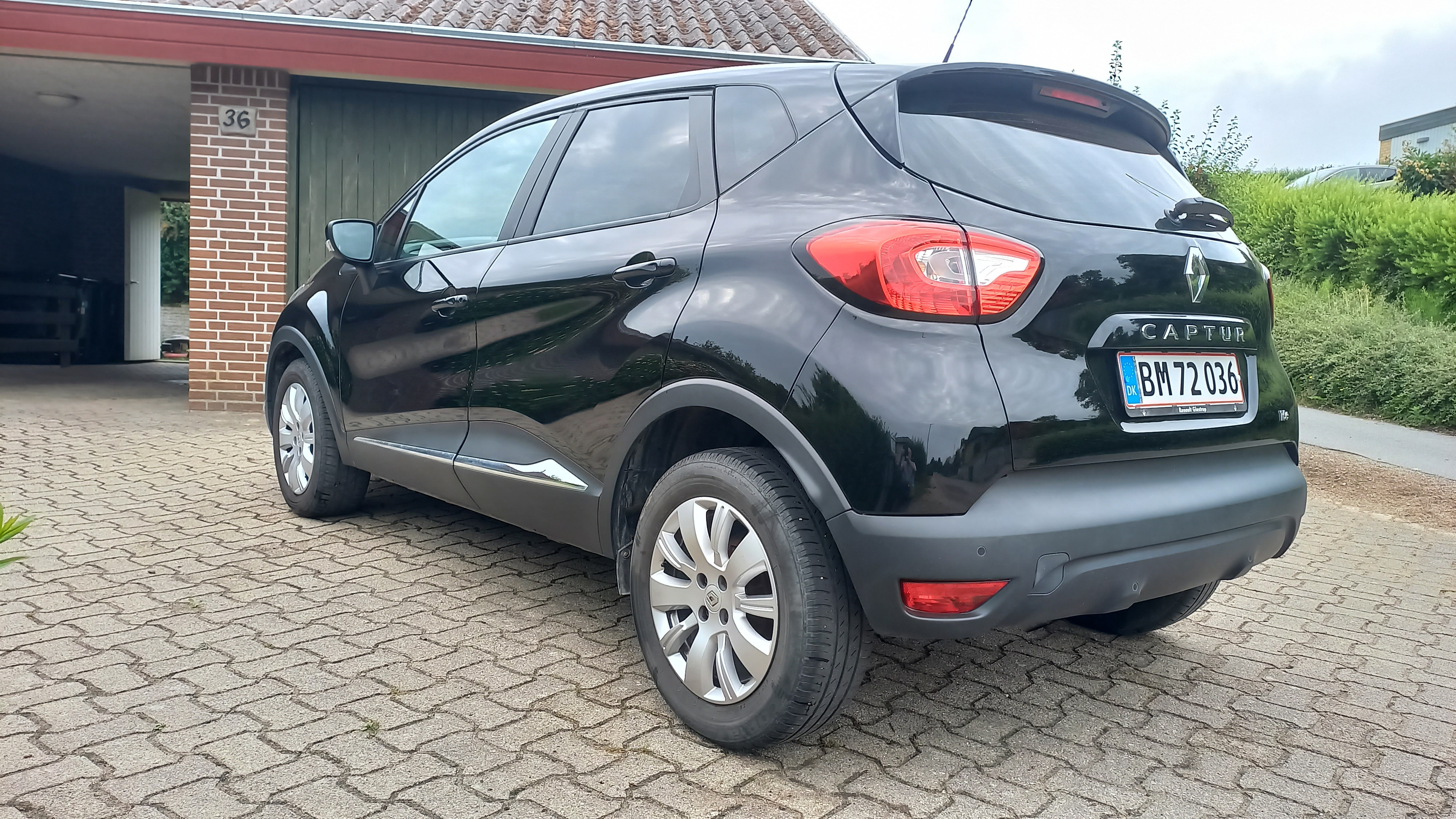 Sort Renault Captur fra 2016