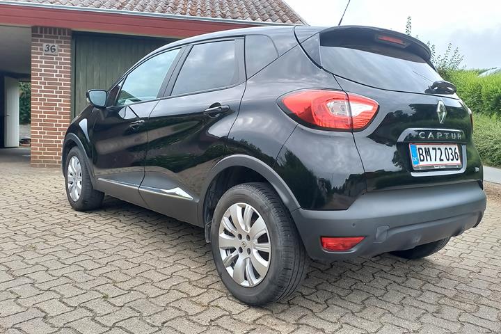 Sort Renault Captur fra 2016