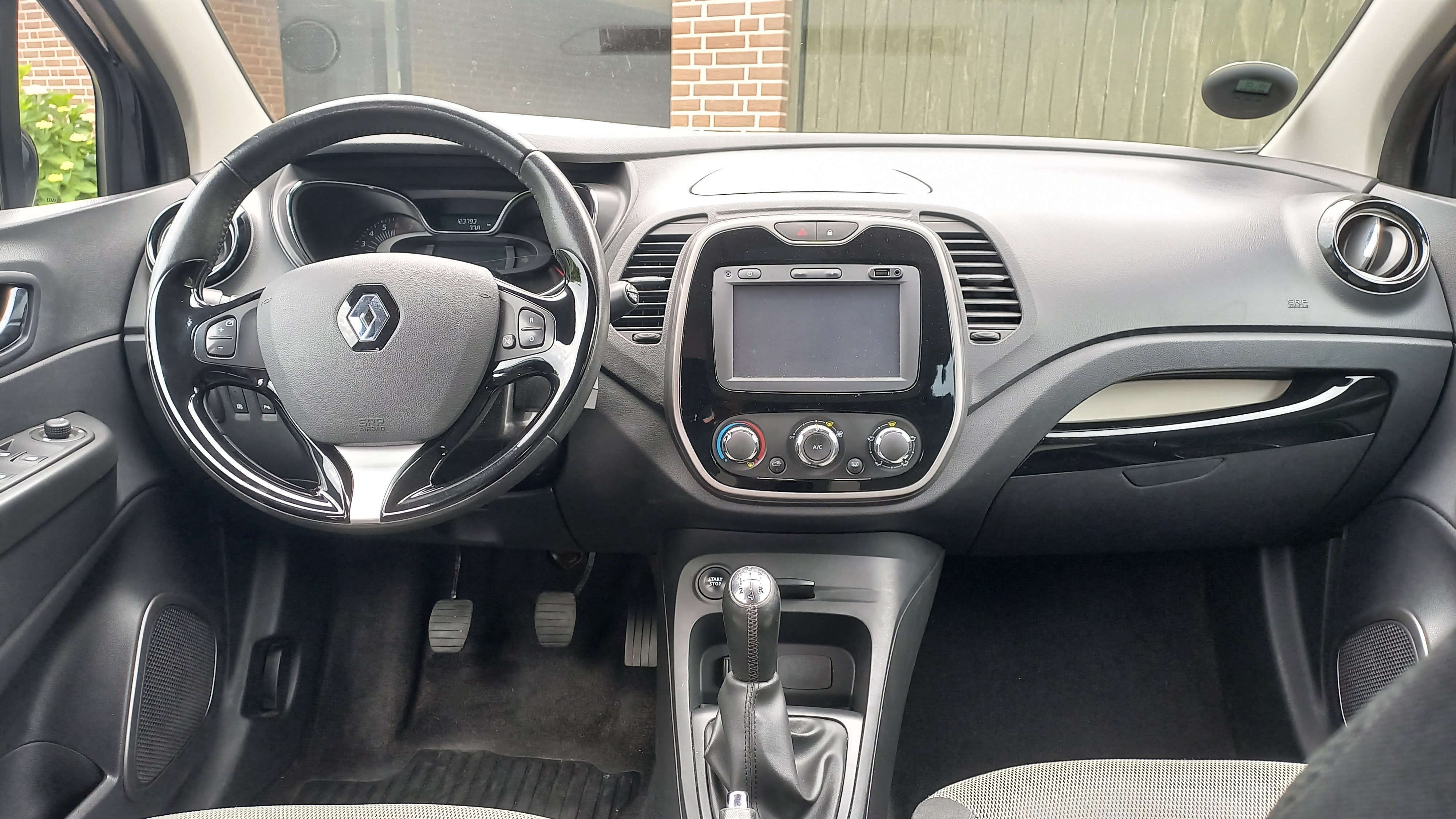 Sort Renault Captur fra 2016