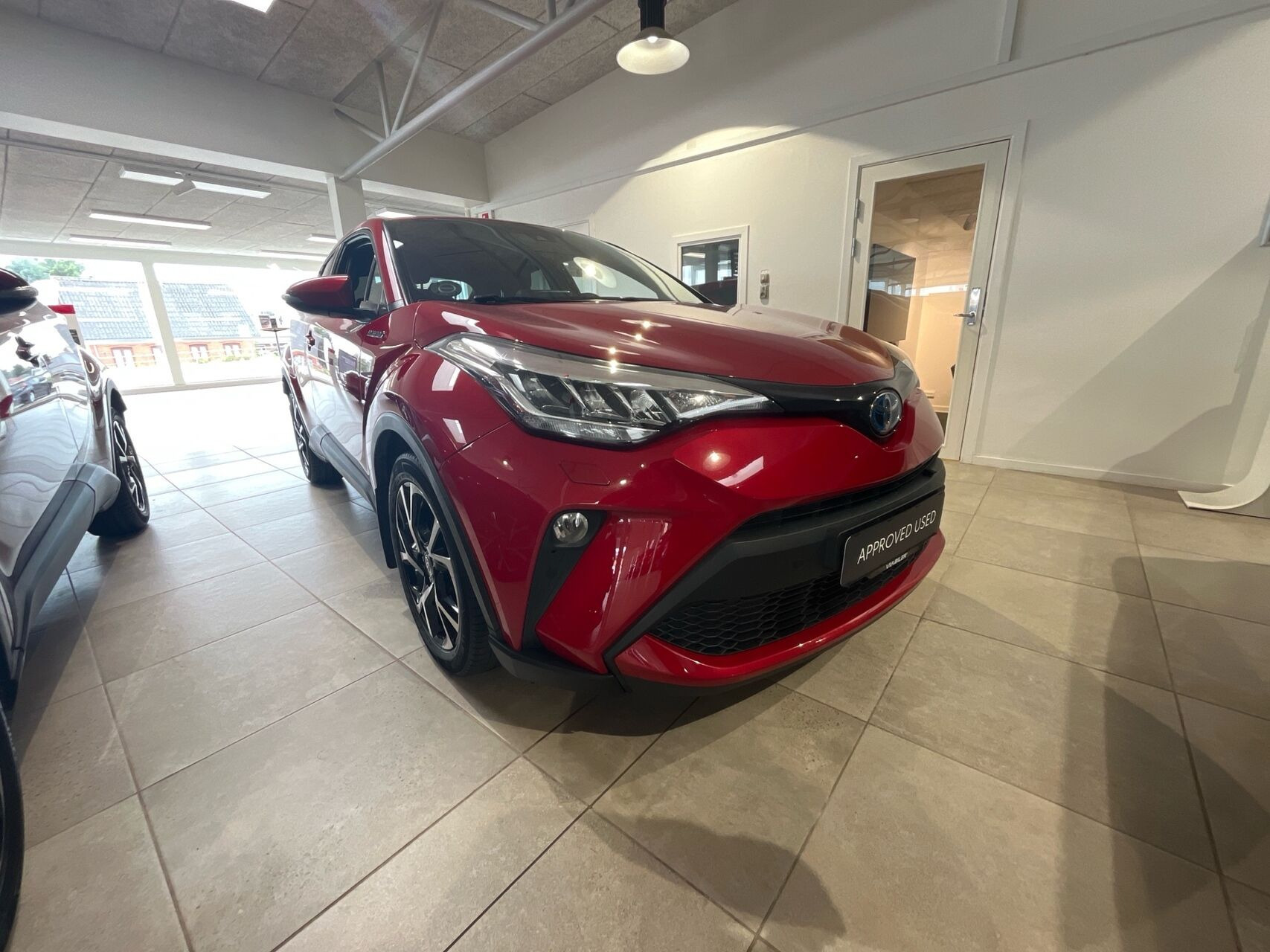 Rød Toyota C-HR fra 2020