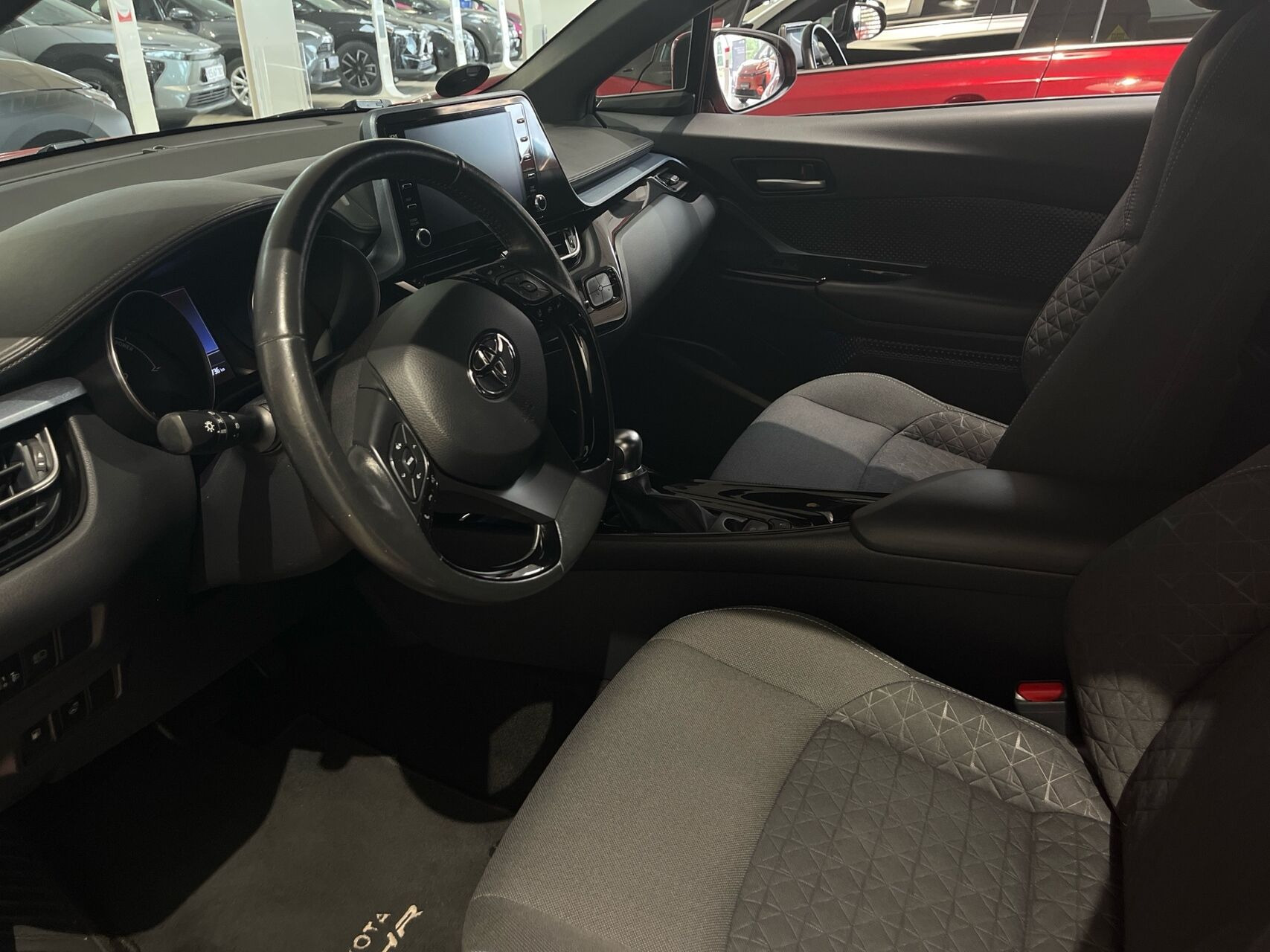 Rød Toyota C-HR fra 2020