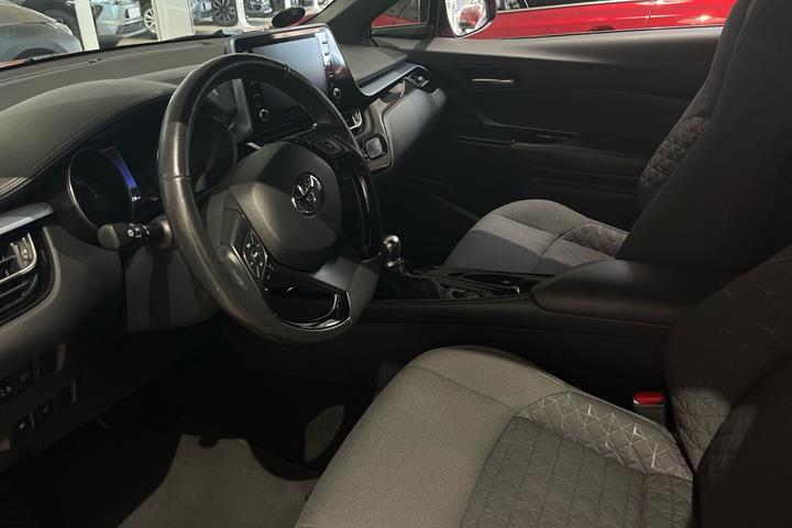 Rød Toyota C-HR fra 2020