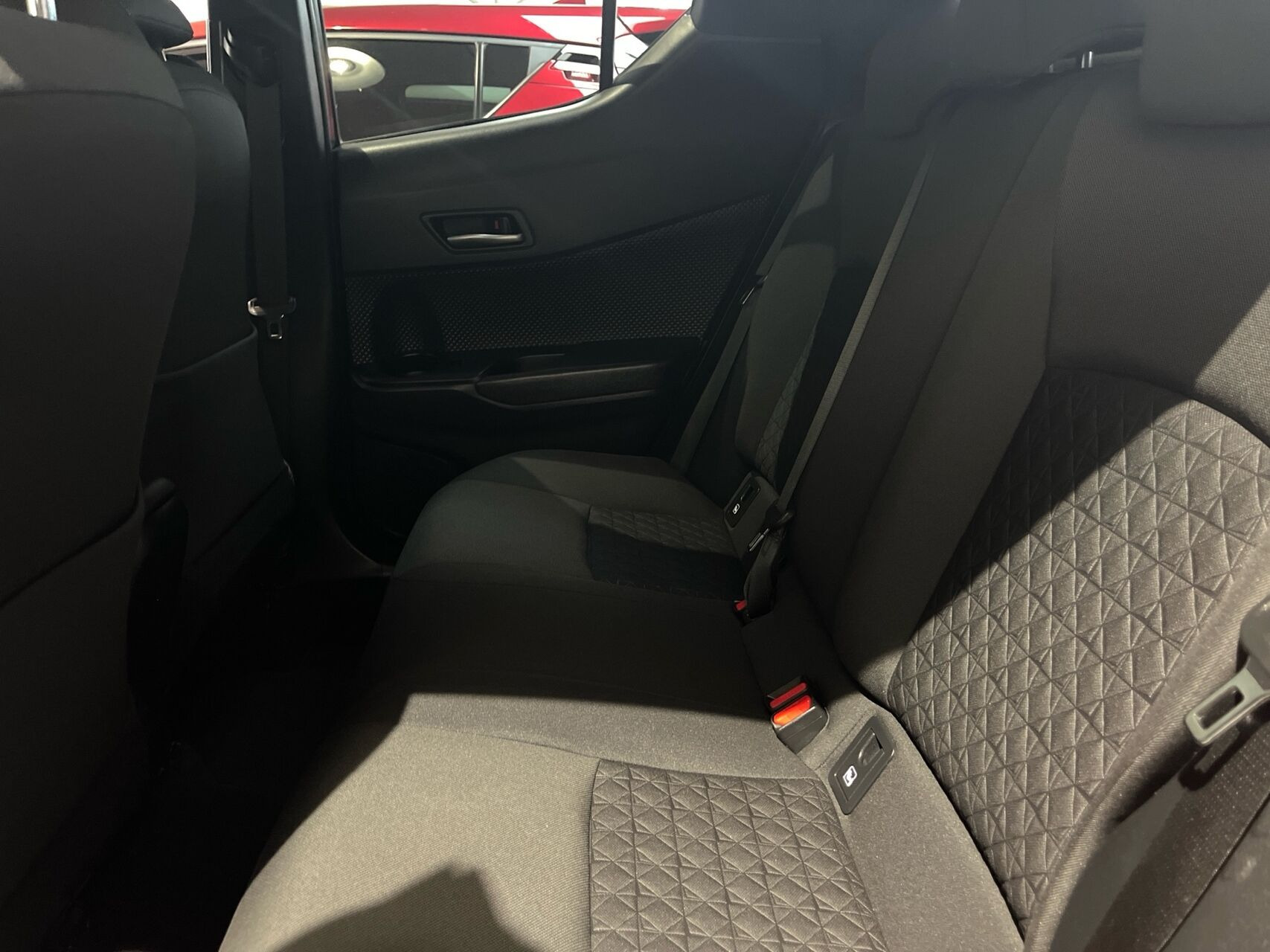 Rød Toyota C-HR fra 2020