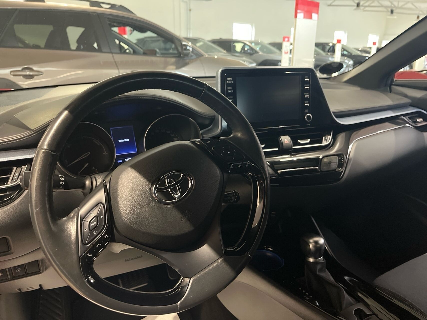 Rød Toyota C-HR fra 2020