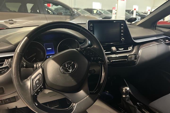 Rød Toyota C-HR fra 2020